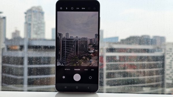 ¿Qué? El Galaxy S24 FE saca mejores fotos que un iPhone 16