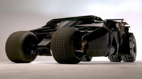 El Tumbler de Batman puede ser tuyo por tres millones de