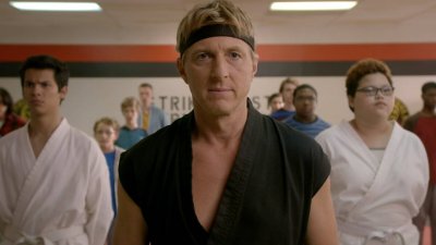 Cobra Kai finalmente aterriza en el cable