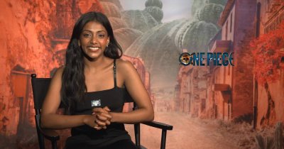 Charithra Chandran: "Me encantaría ser más como Vivi y tan ruda como Miss Wednesday"