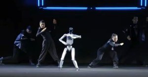 HONOR debuta en robótica con un humanoide para la vida diaria