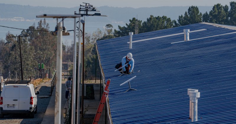 Desafío Levantemos Chile y Entel entregaron internet satelital y computadores a damnificados por incendios en Biobío